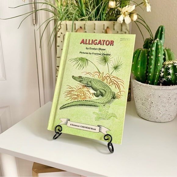 1972 Alligator by Evelyn Shaw Kids Book